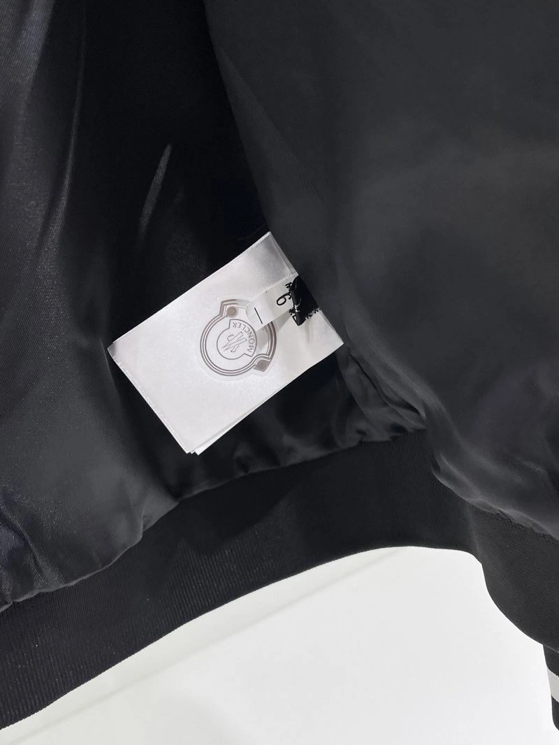 Seasonal Moncler Outwear 141963