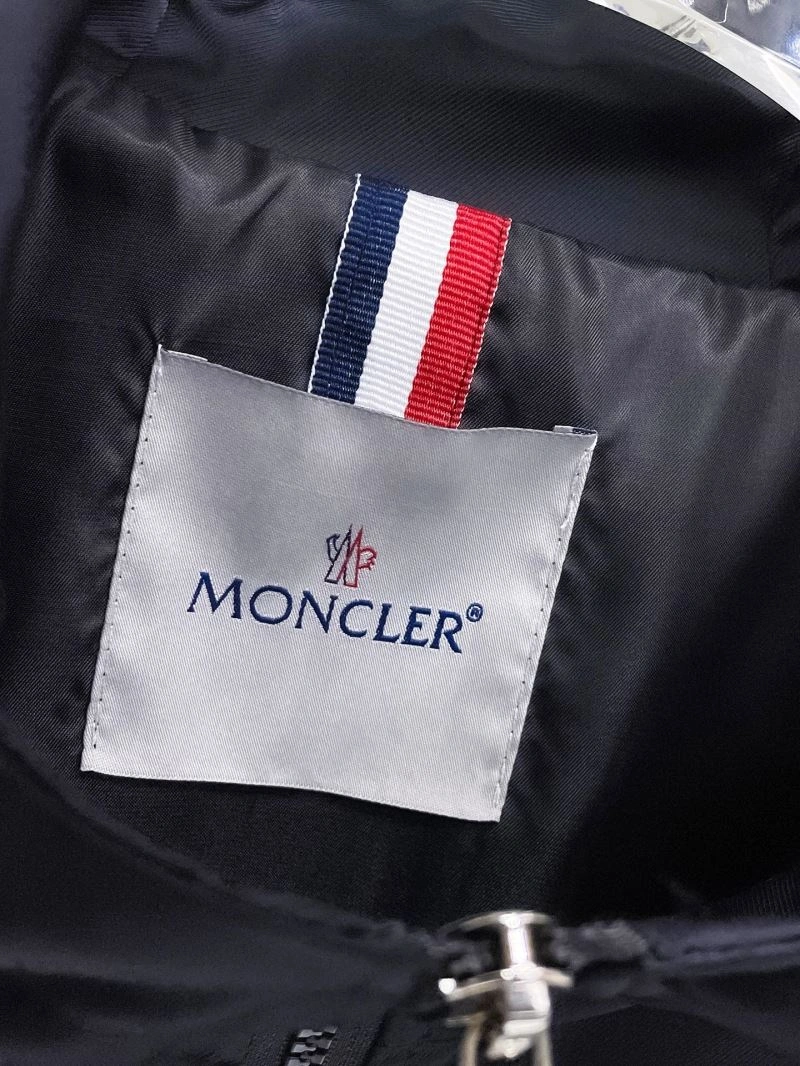Seasonal Moncler Outwear 141963