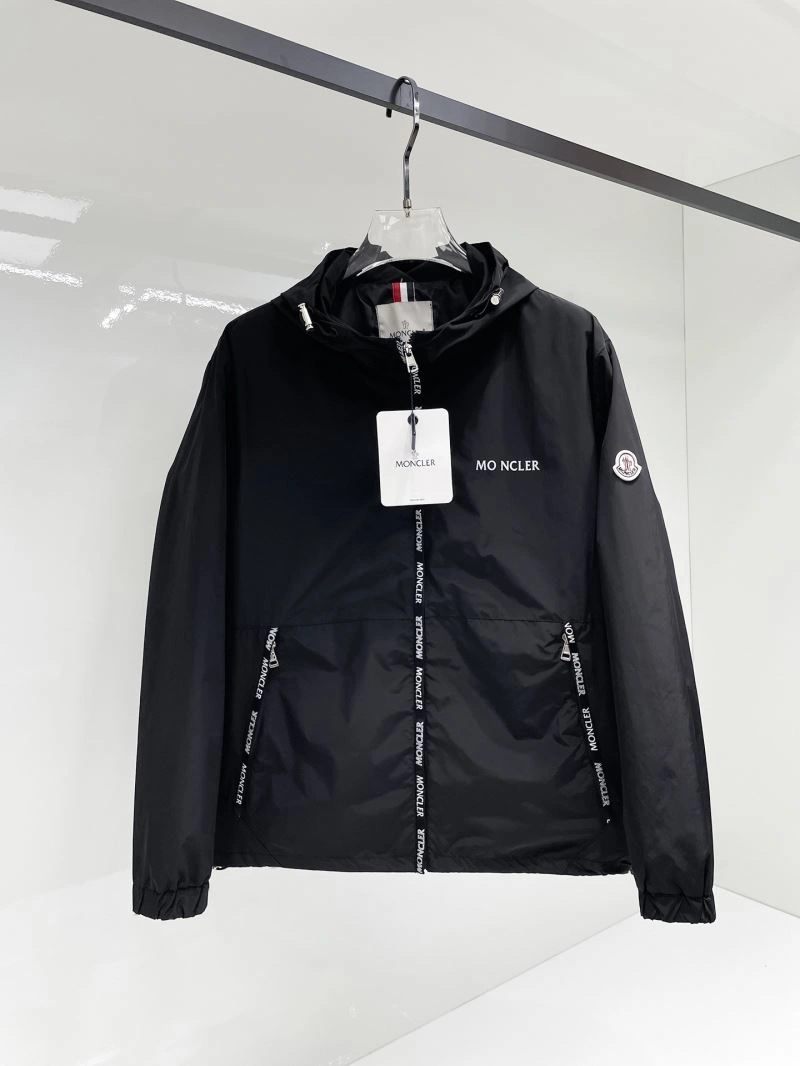Moncler Outwear TimelessDesign 141965