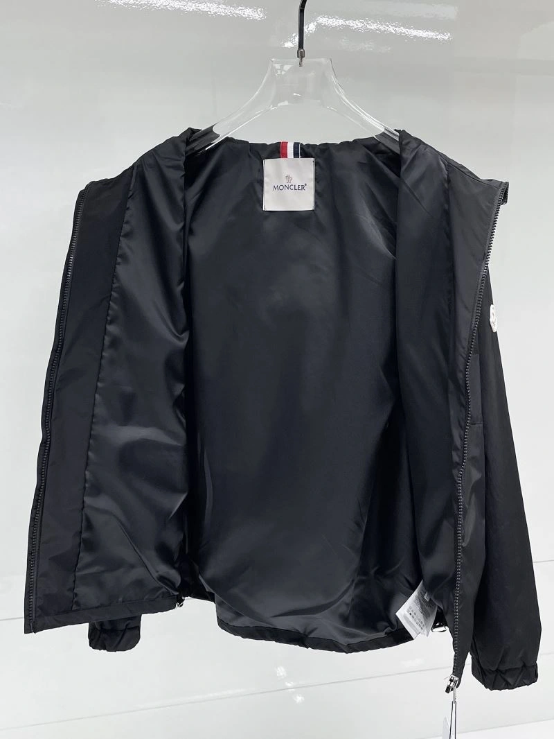 Moncler Outwear TimelessDesign 141965