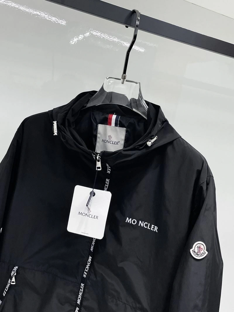 Moncler Outwear TimelessDesign 141965