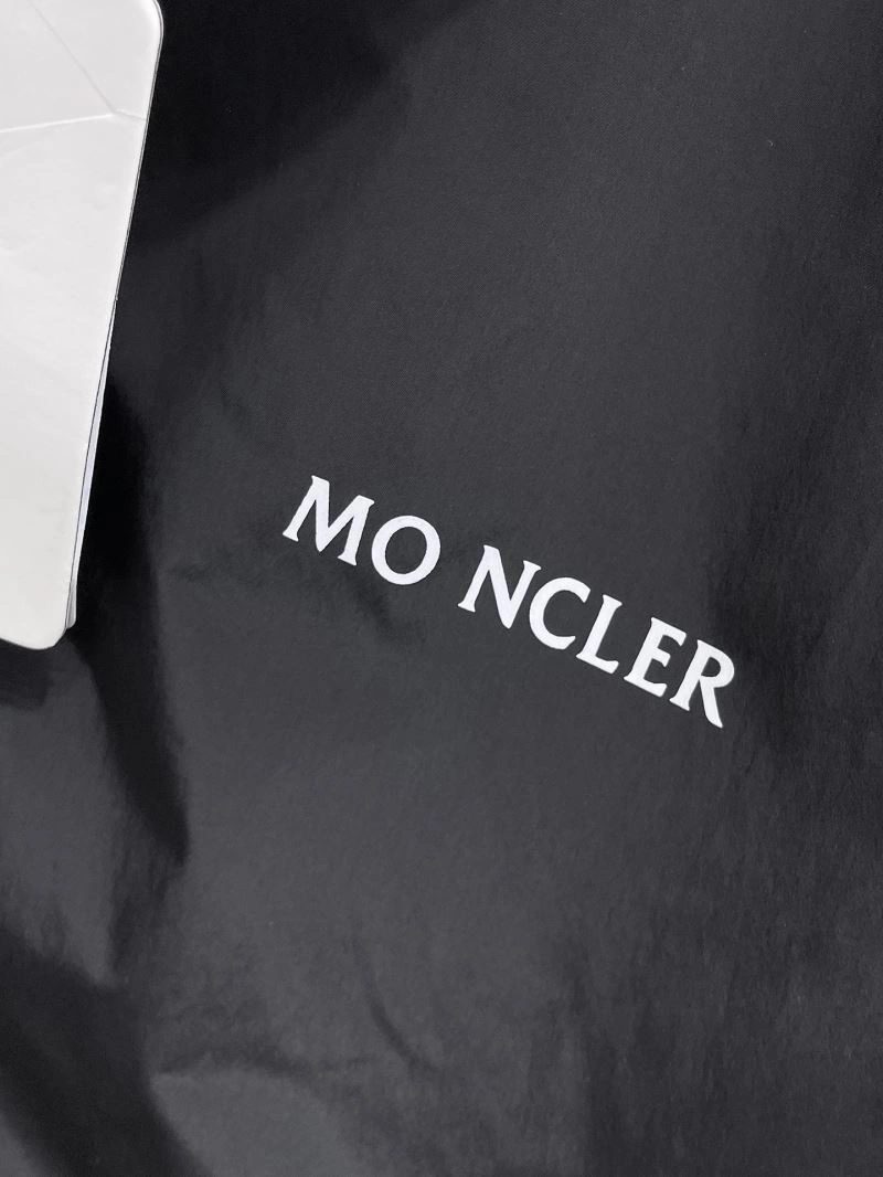 Moncler Outwear TimelessDesign 141965