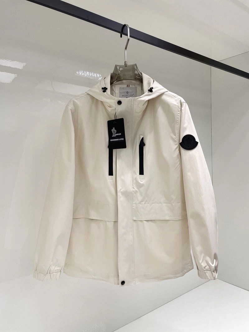 Compact Moncler Outwear 141944