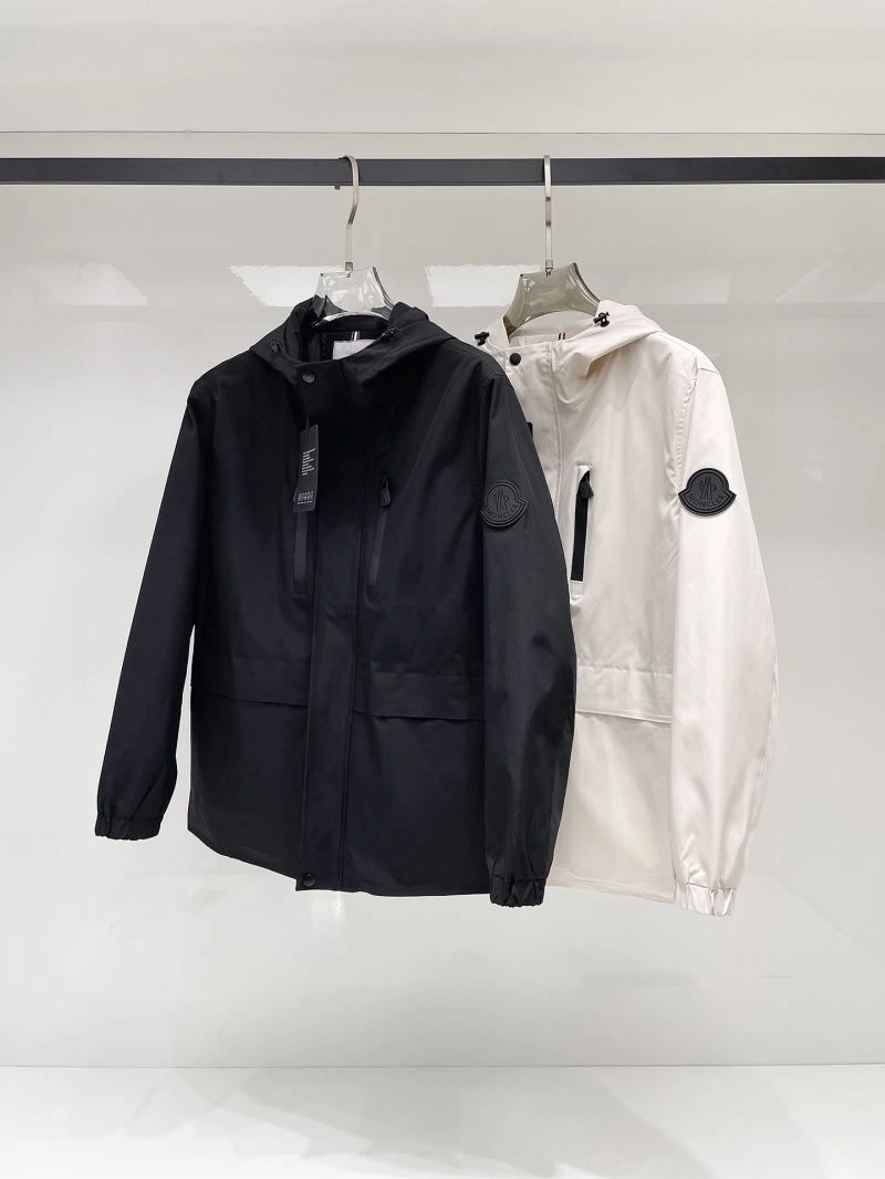 Compact Moncler Outwear 141944