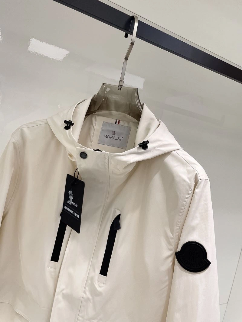 Compact Moncler Outwear 141944