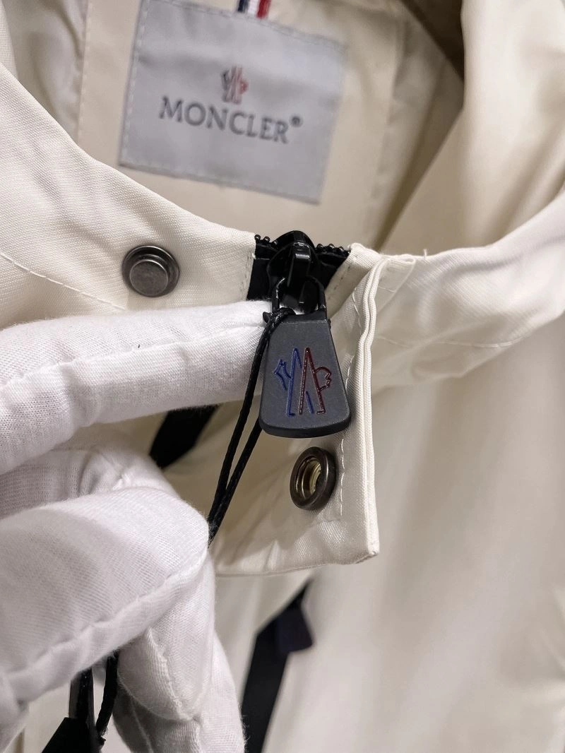 Compact Moncler Outwear 141944