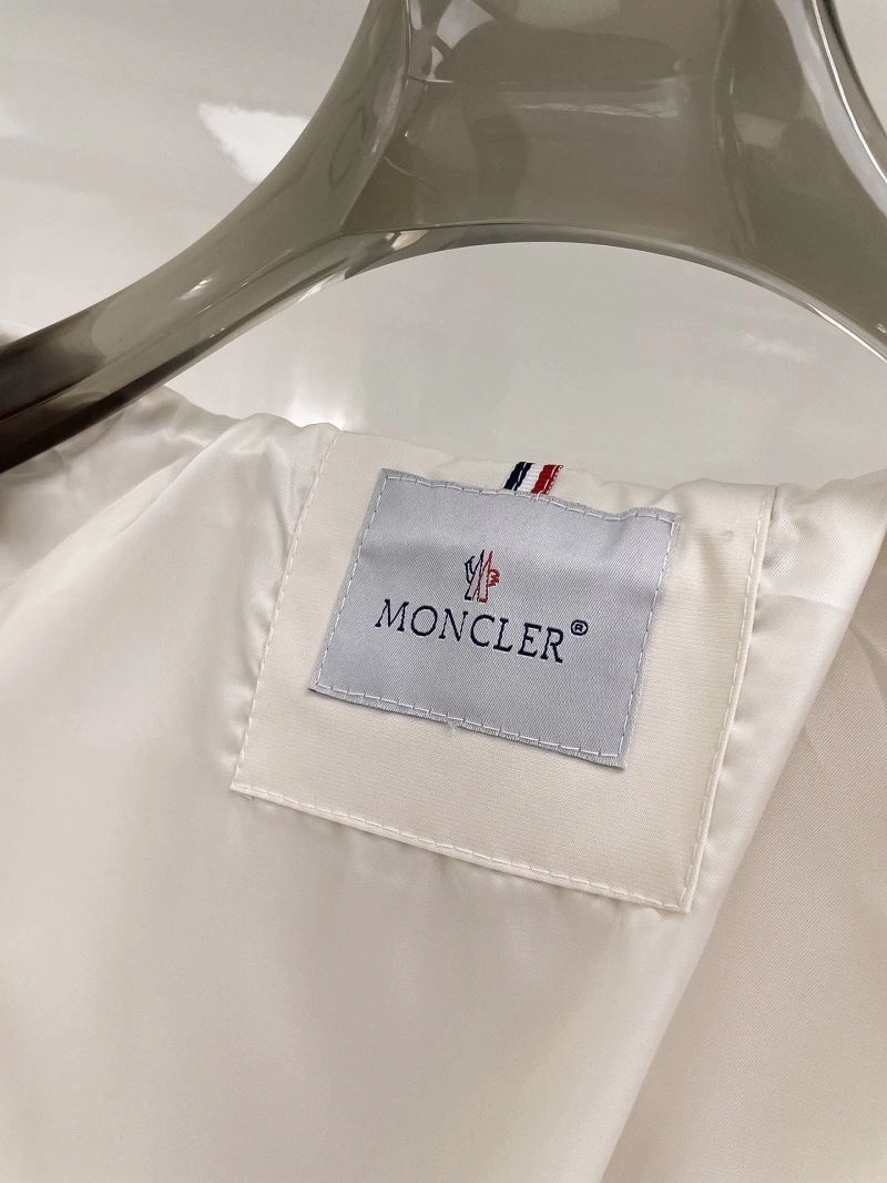 Compact Moncler Outwear 141944