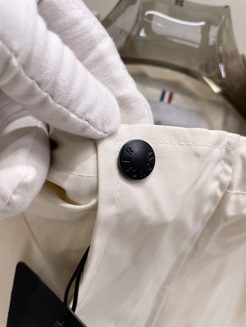 Compact Moncler Outwear 141944