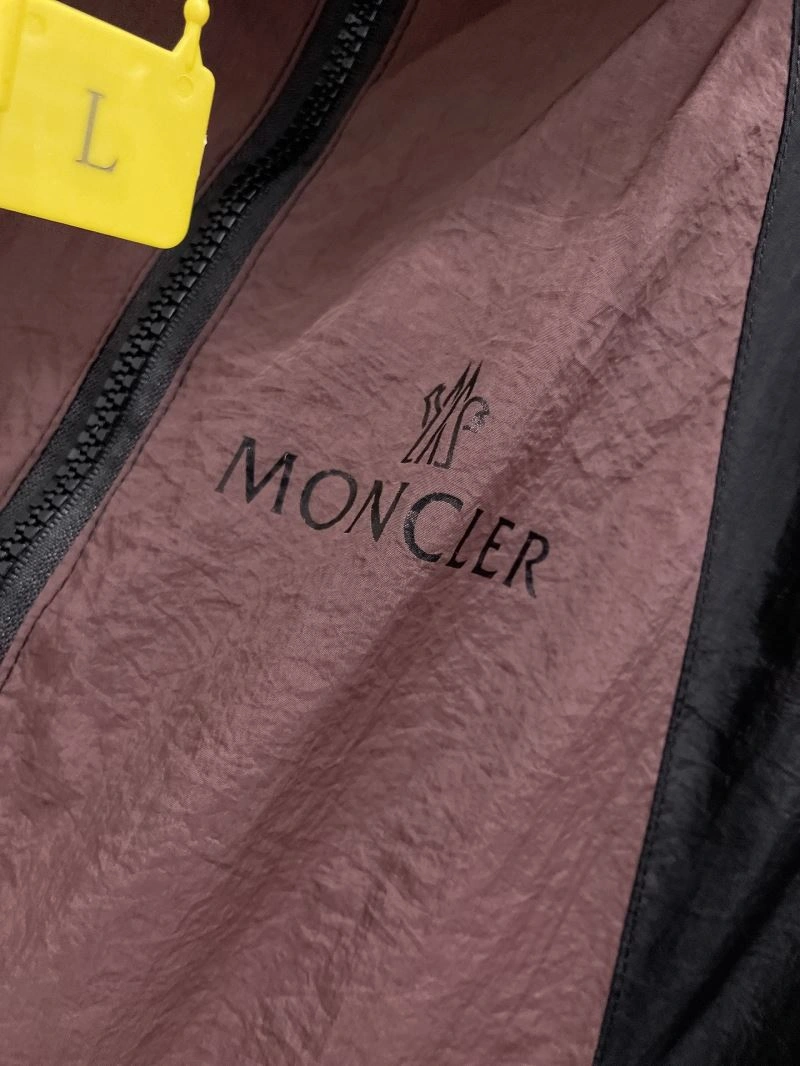 Comfortable Moncler Outwear 141943