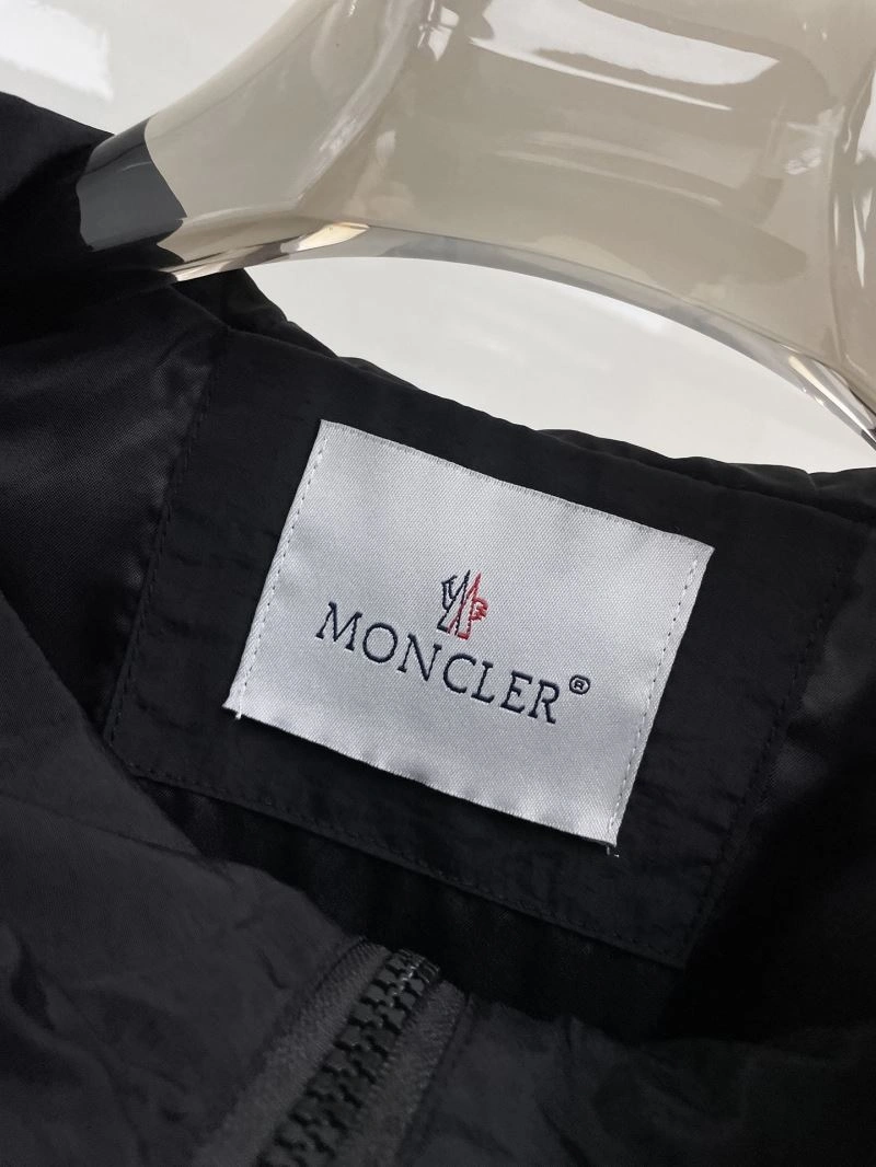 Comfortable Moncler Outwear 141943