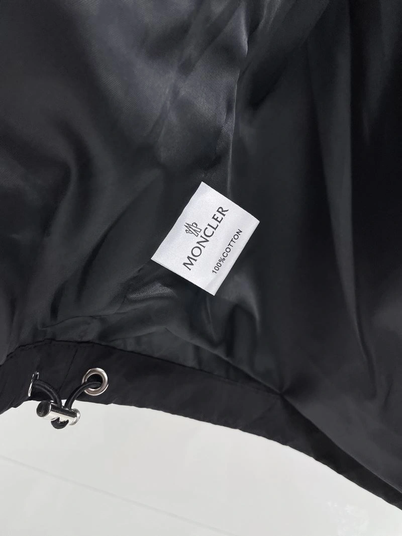 Moncler Outwear Durable 141948