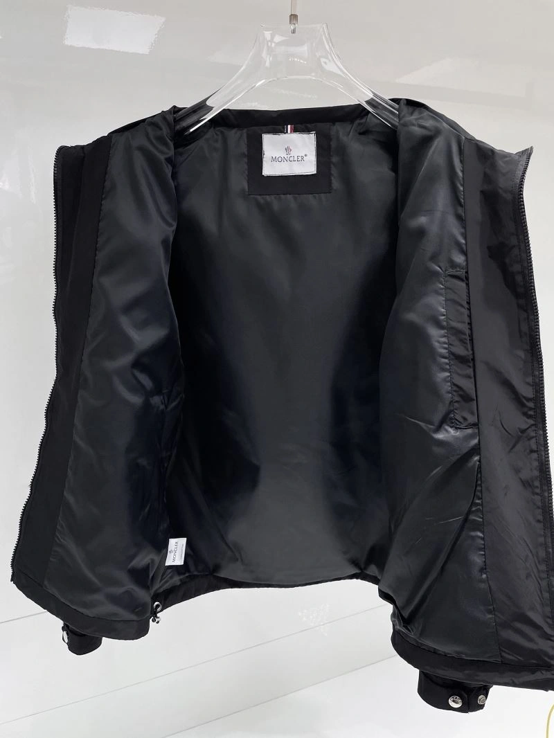 Moncler Outwear Durable 141948