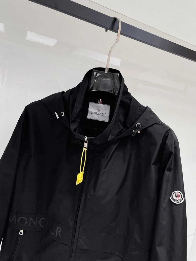 Moncler Outwear Durable 141948