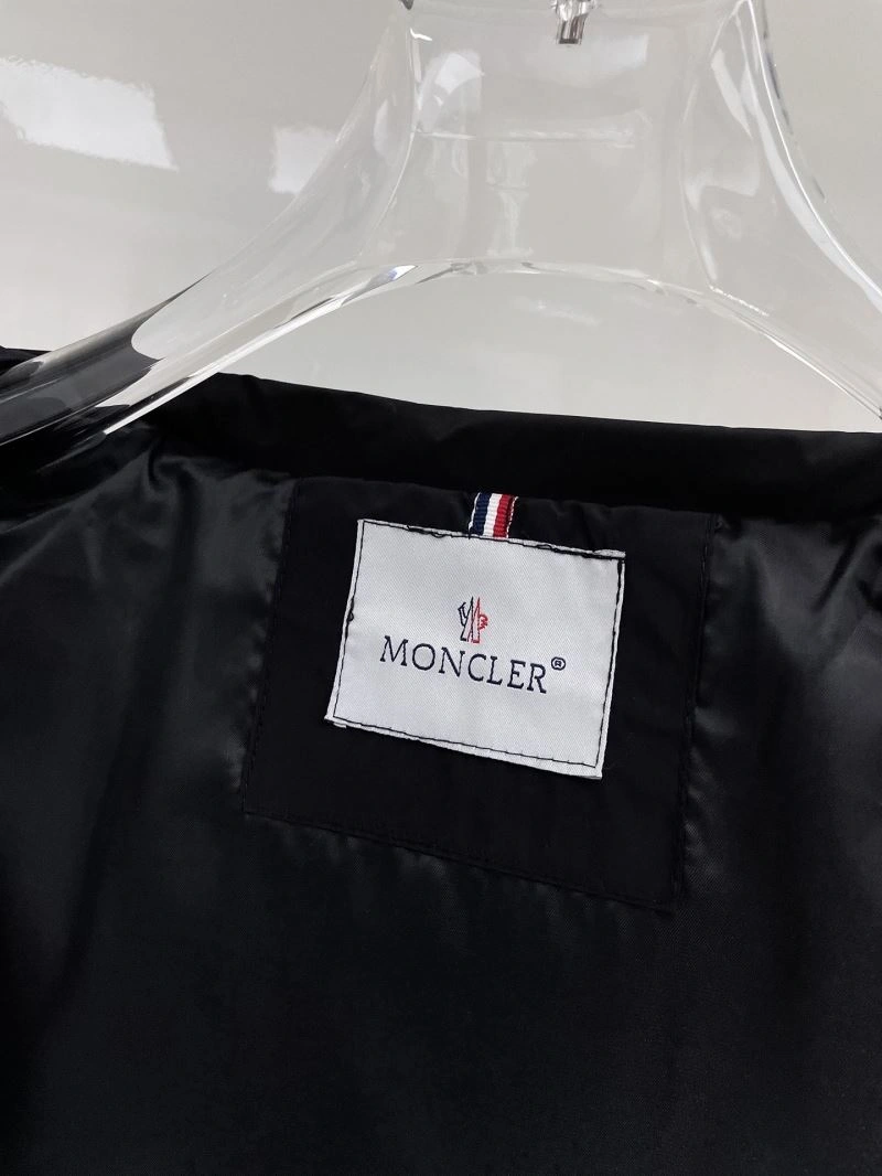Moncler Outwear Durable 141948