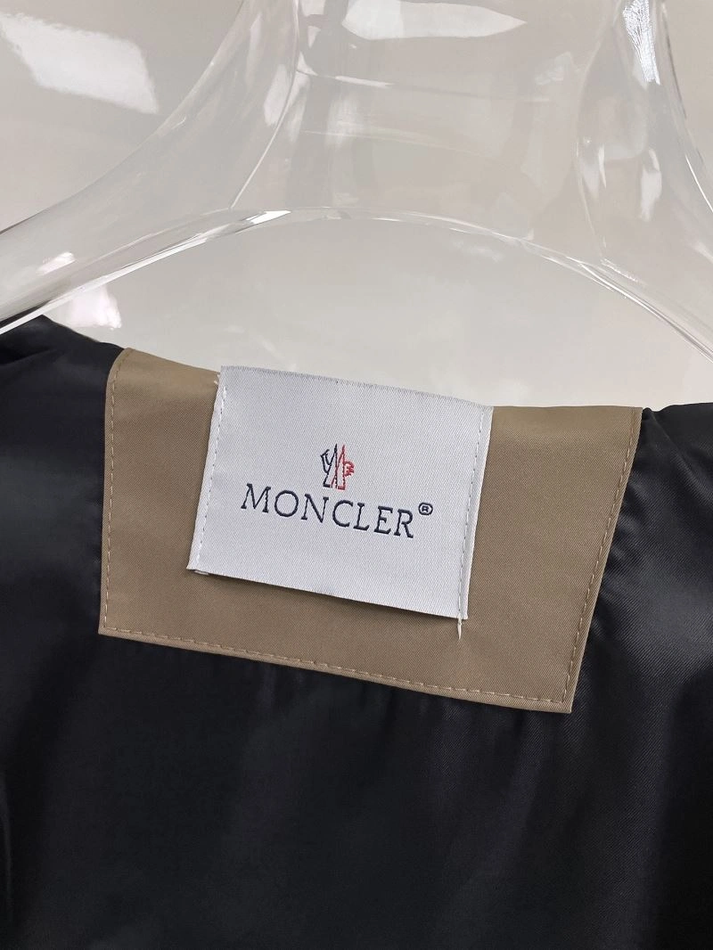 ComfortFit Moncler Outwear 141947