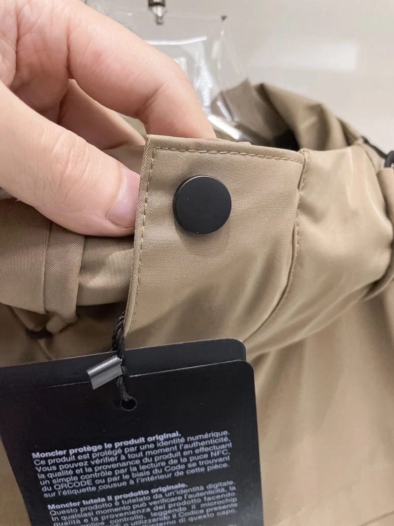 ComfortFit Moncler Outwear 141947