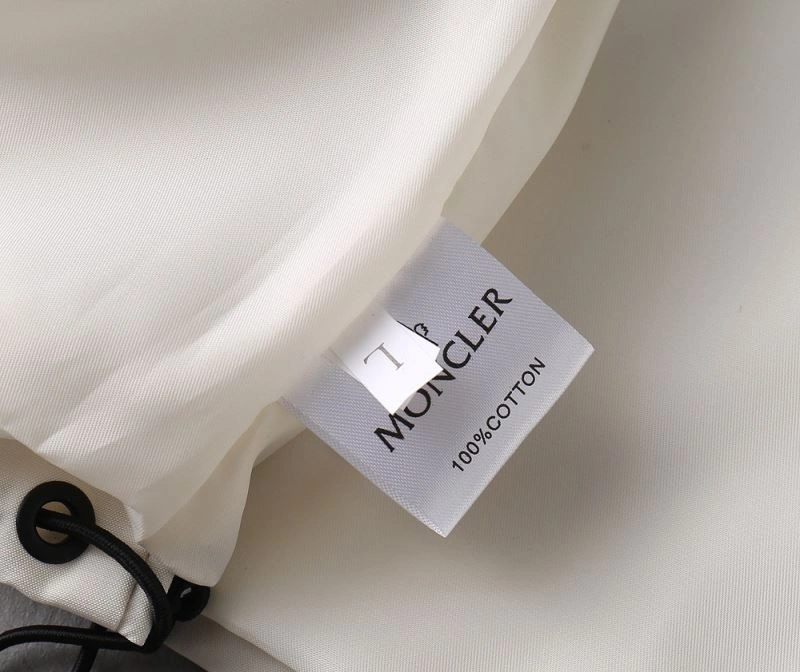 Moncler Outwear ZipUp 141940