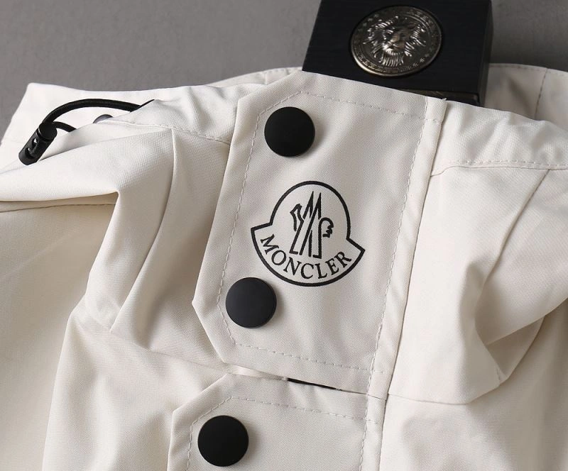 Moncler Outwear ZipUp 141940