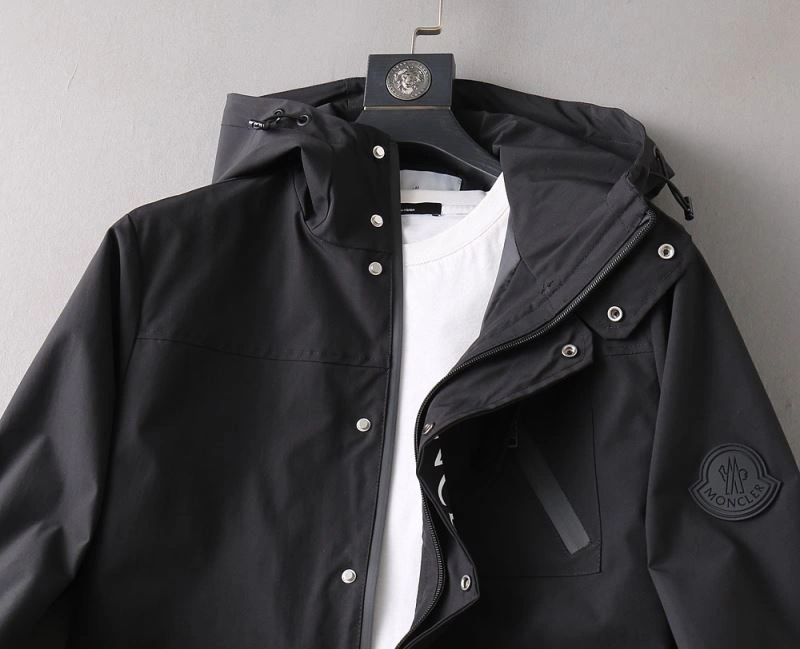 Moncler Outwear Lightweight 141946