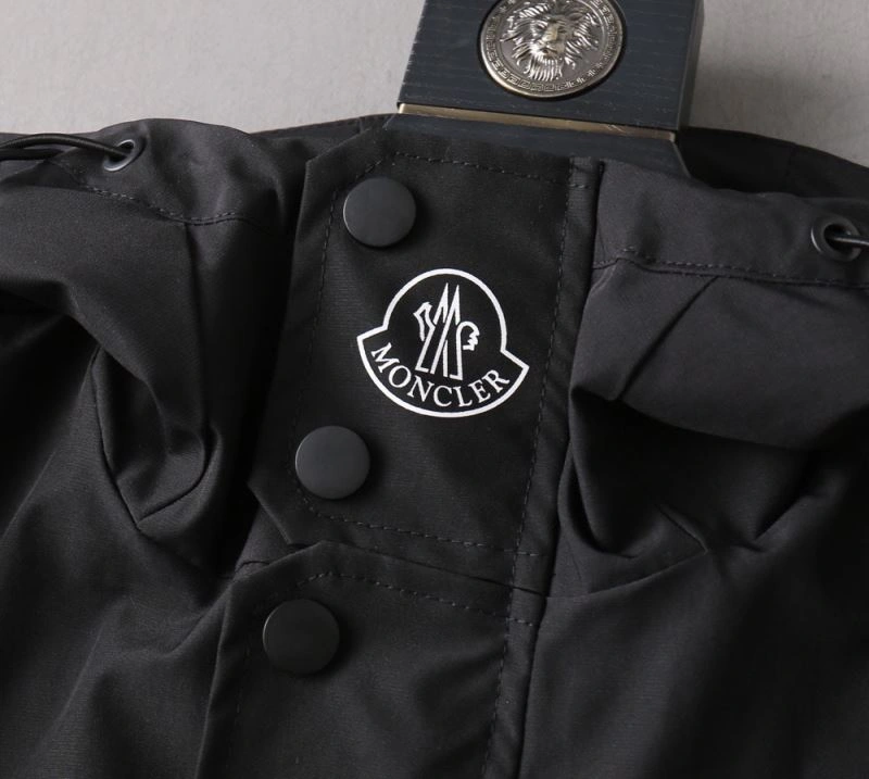 Moncler Outwear Lightweight 141946