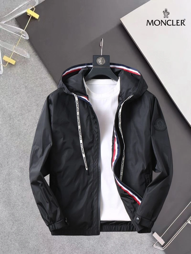 Cozy Moncler Outwear 141937