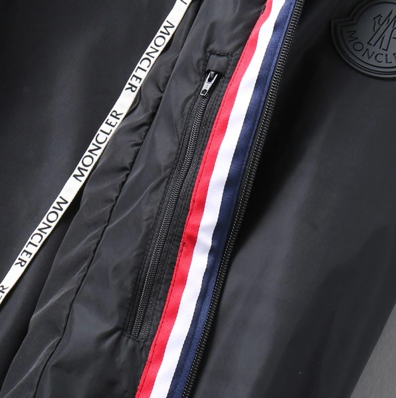 Cozy Moncler Outwear 141937