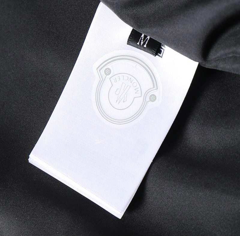 Cozy Moncler Outwear 141937