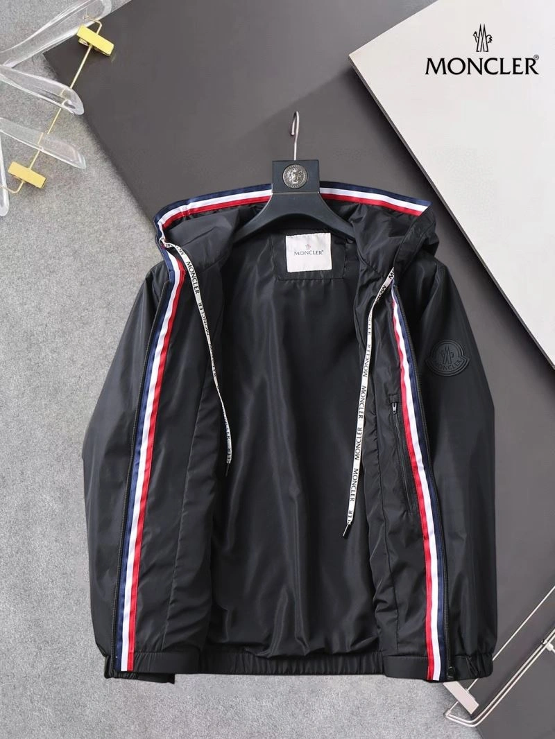 Cozy Moncler Outwear 141937