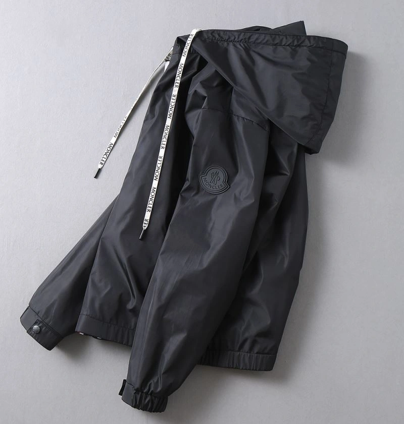 Cozy Moncler Outwear 141937