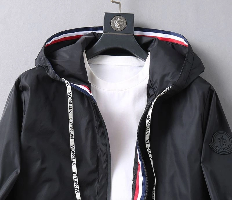 Cozy Moncler Outwear 141937