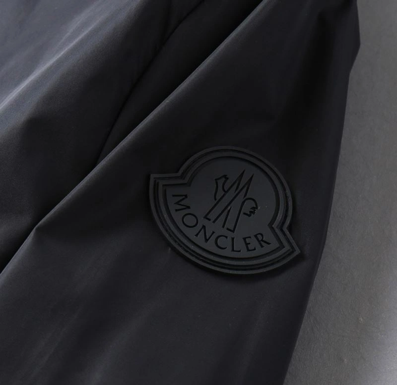 Cozy Moncler Outwear 141937