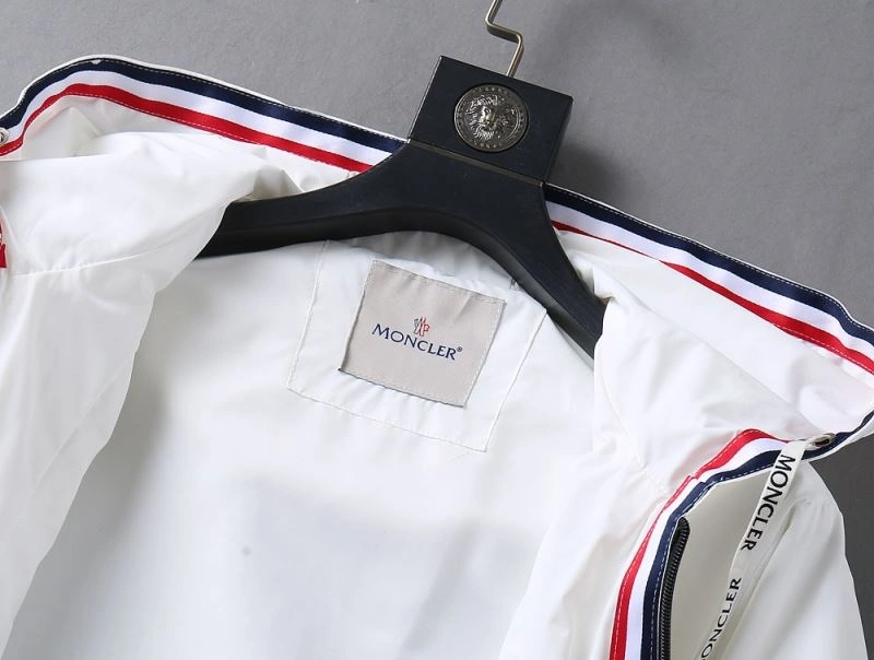 Moncler Outwear Bright 141936