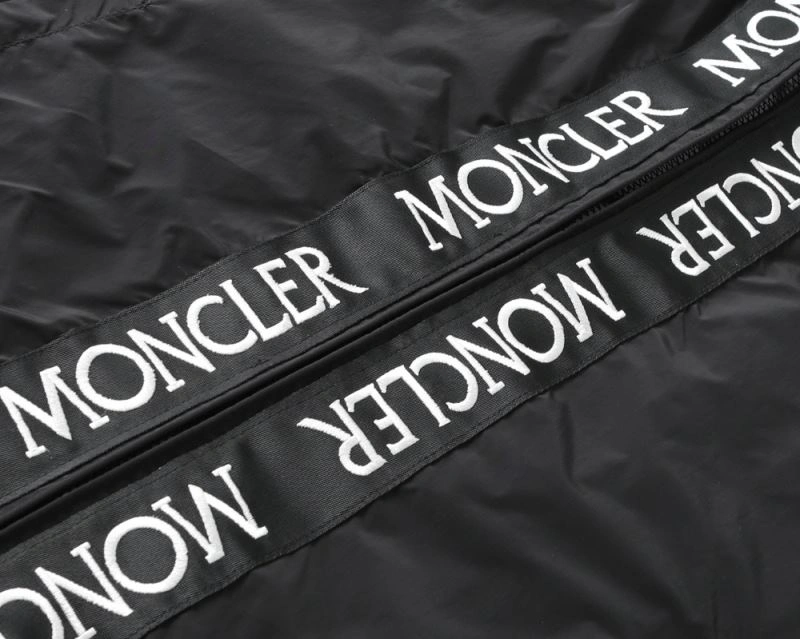 Moncler Outwear Packable 141934