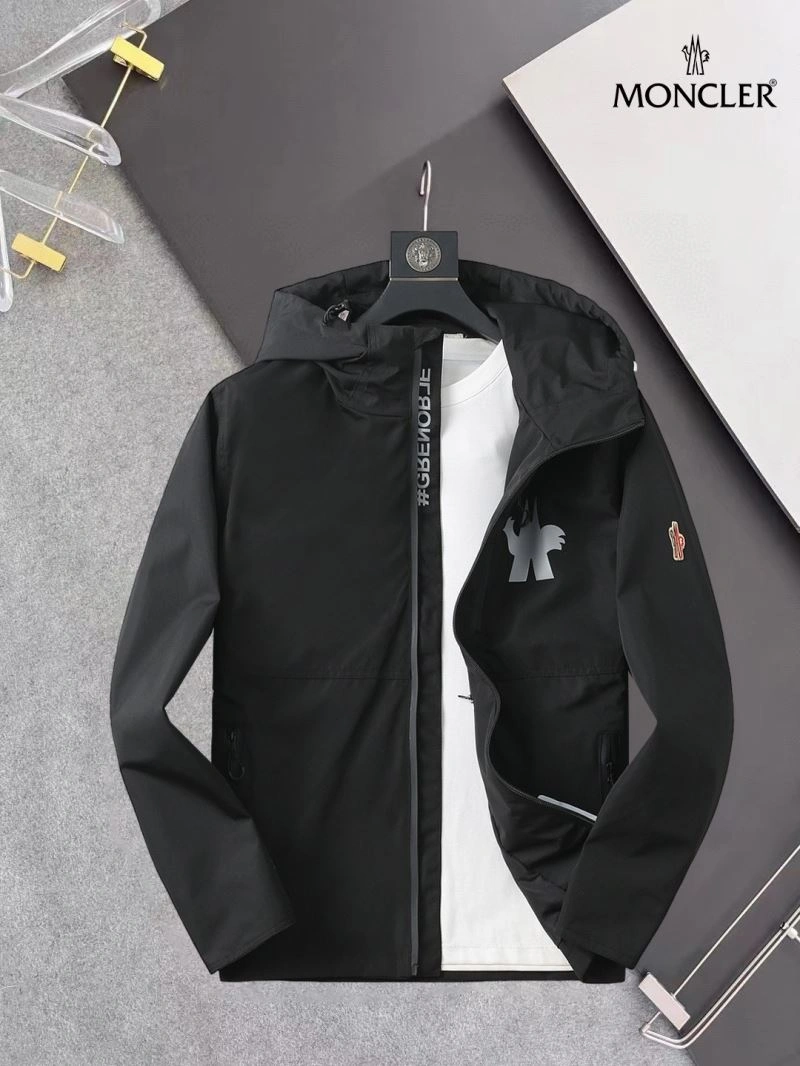 Moncler Outwear ComfortFit 141933