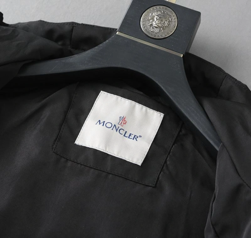 Moncler Outwear ComfortFit 141933