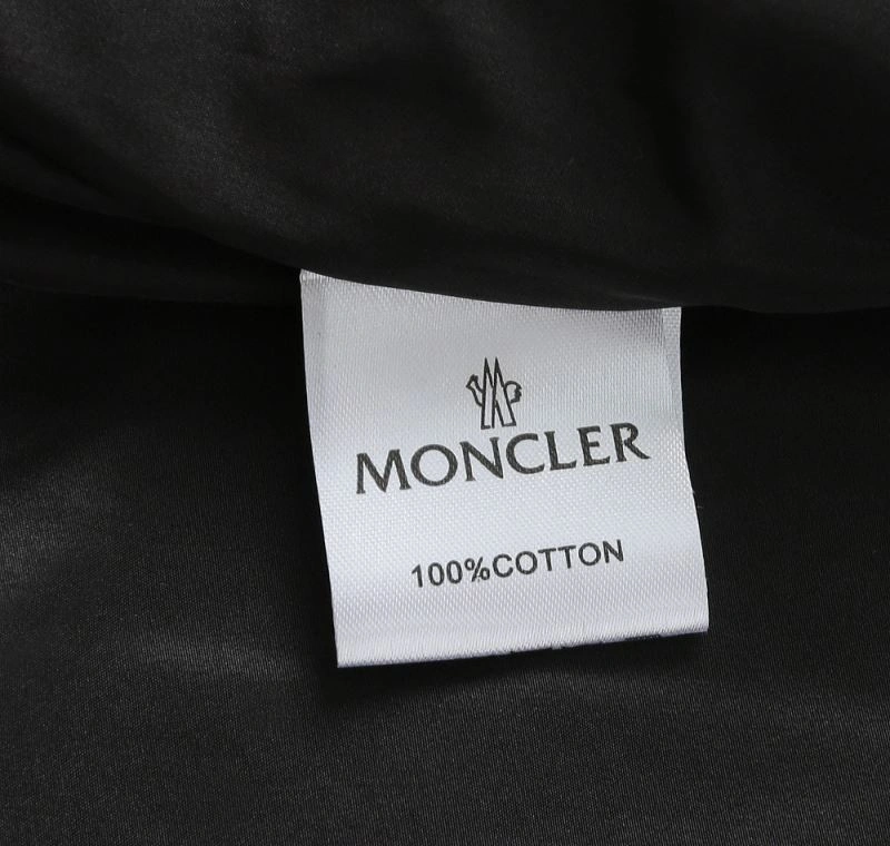 Moncler Outwear ComfortFit 141933