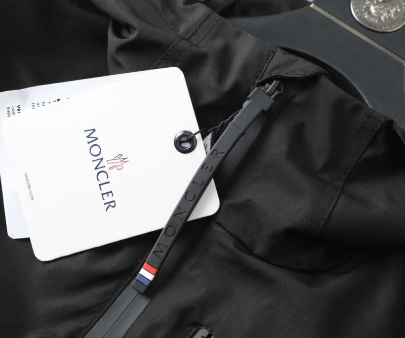 Moncler Outwear ComfortFit 141933