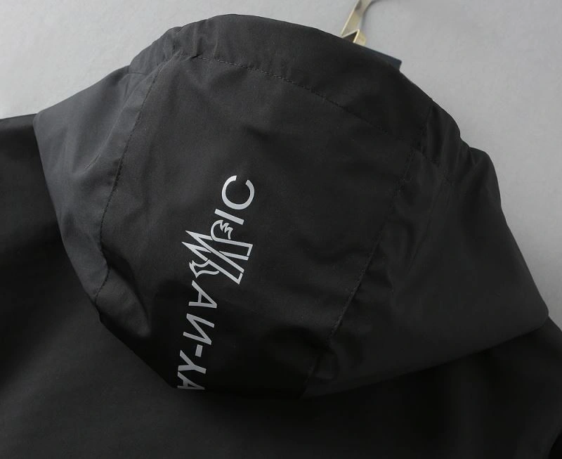 Moncler Outwear ComfortFit 141933