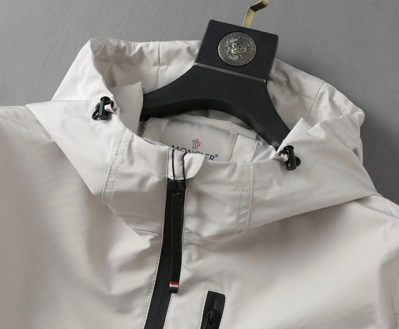 Classic Moncler Outwear 141931
