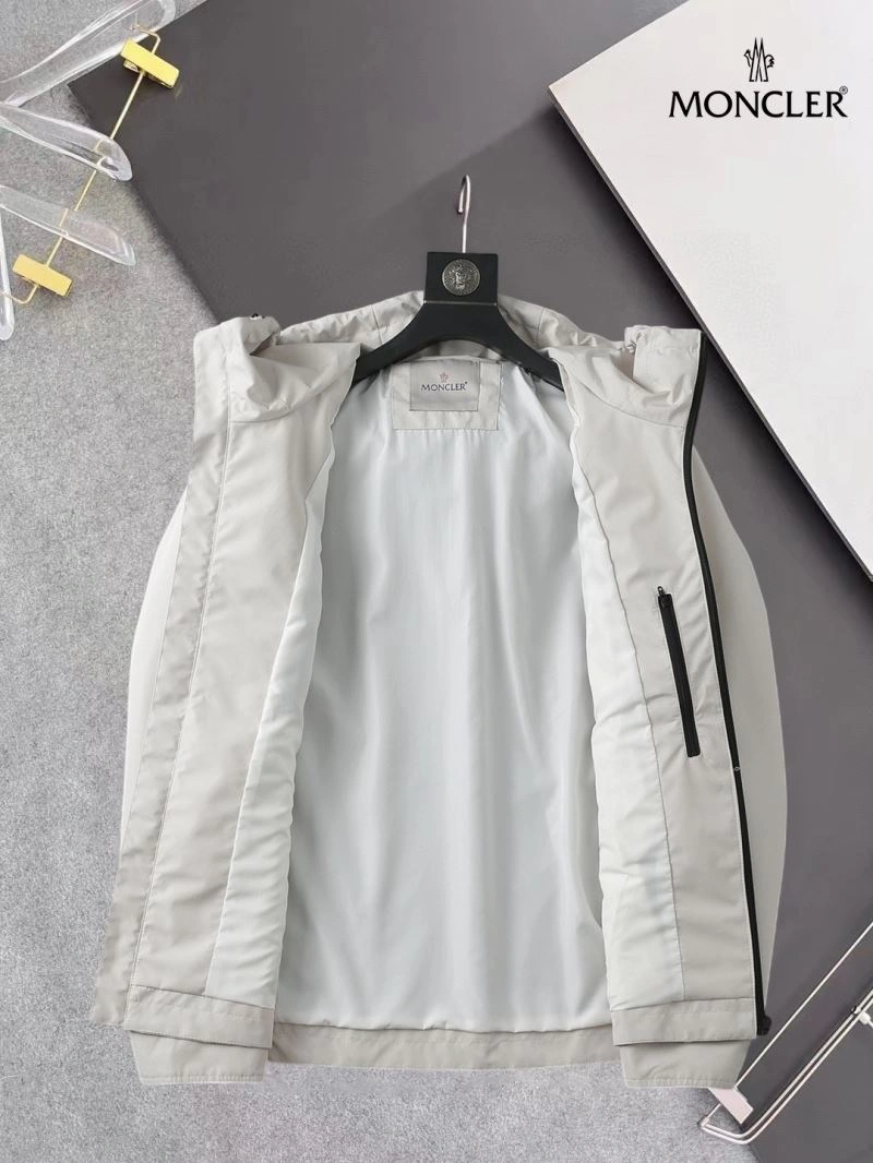 Classic Moncler Outwear 141931
