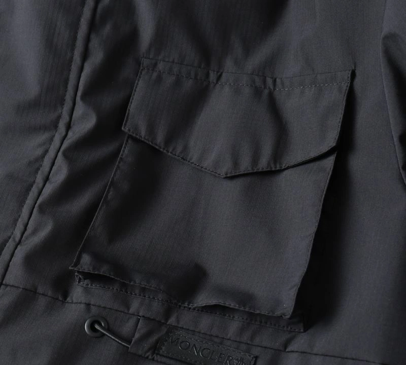 Sleek Moncler Outwear 141916