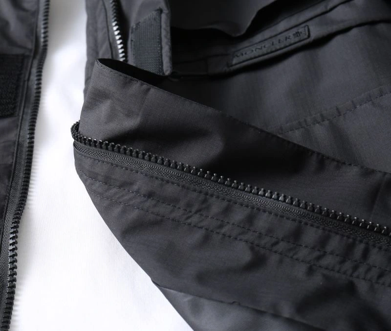 Sleek Moncler Outwear 141916