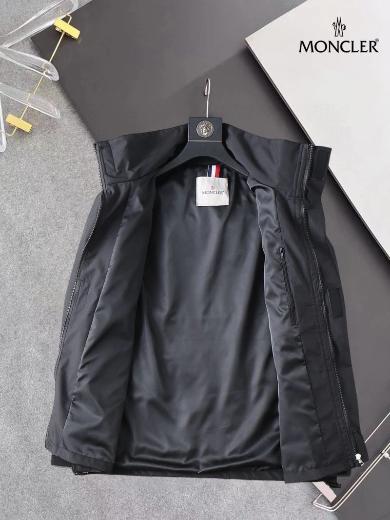 Sleek Moncler Outwear 141916