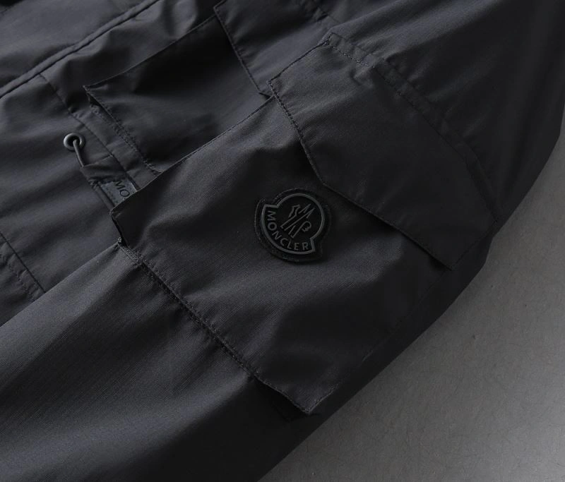 Sleek Moncler Outwear 141916