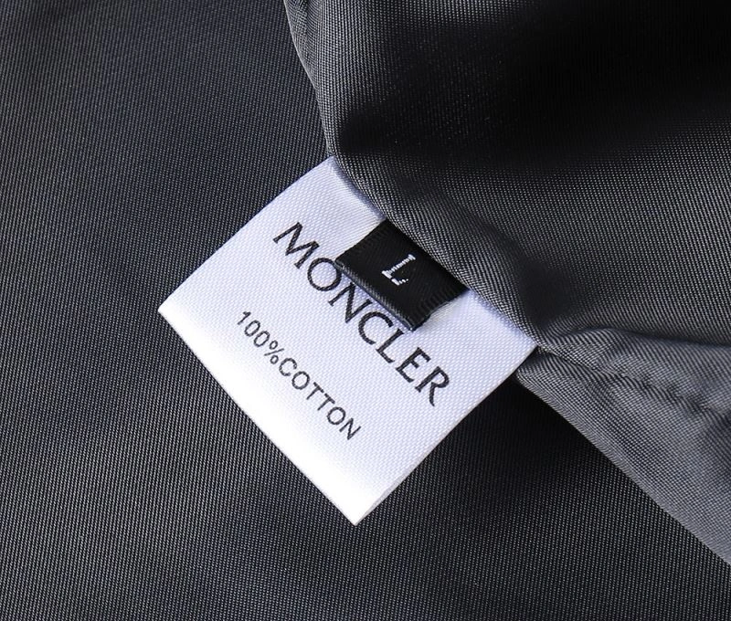 WaterResistant Moncler Outwear 141918