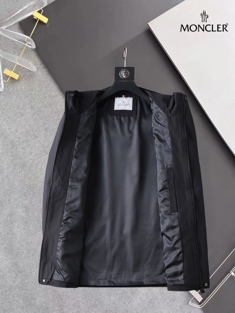 WaterResistant Moncler Outwear 141918