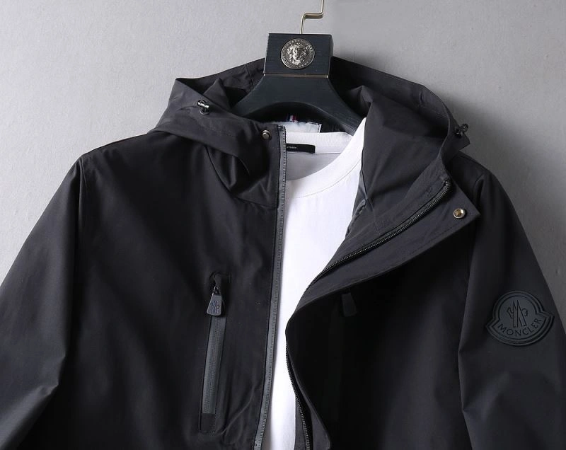WaterResistant Moncler Outwear 141918