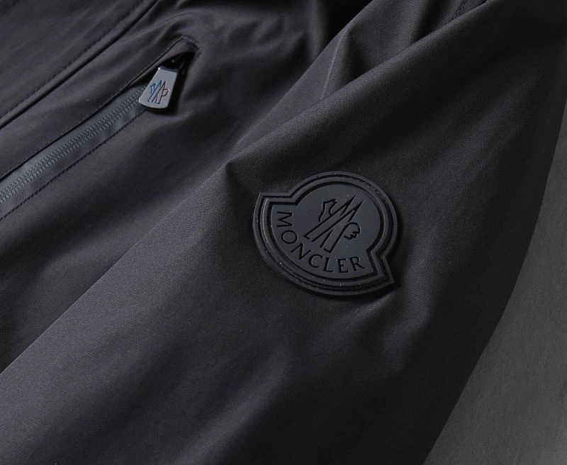 WaterResistant Moncler Outwear 141918