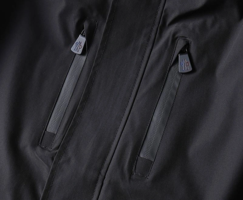 WaterResistant Moncler Outwear 141918
