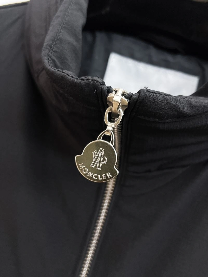 Compact Moncler Outwear 141925